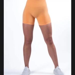 ALPHALETE AMPLIFY SHORTS - ORANGE - SMALL